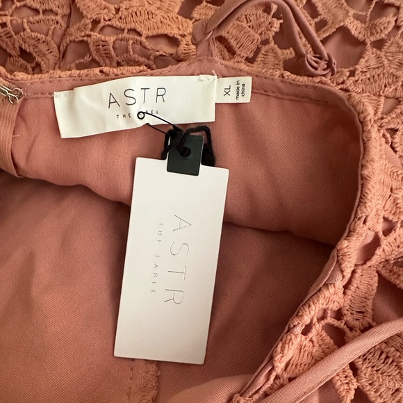 ASTR LACE A LINE MIDI DRESS - Picture 3 of 5